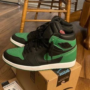 Retro Pine Green jordan 1s OG